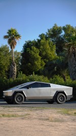 2024 Tesla Cybertruck Foundation Series - 2,669 km