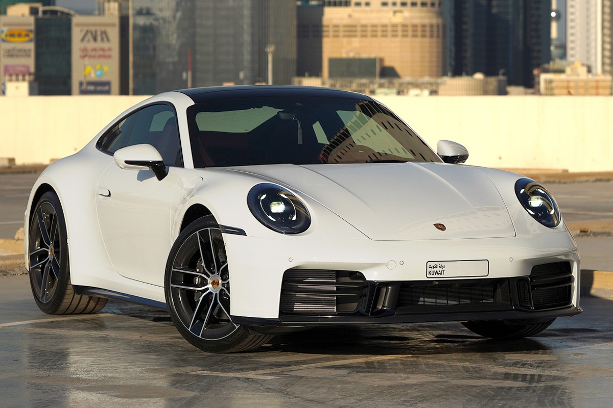 2025 Porsche 911 Carrera Coupe - 332 km only