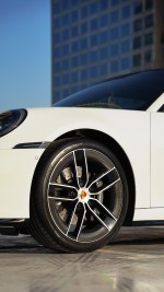 2025 Porsche 911 Carrera Coupe - 332 km only