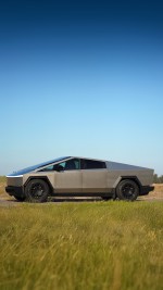 2024 Tesla Cybertruck Foundation Series - 243 km only