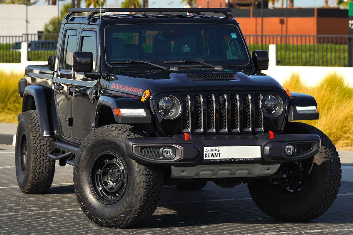 2023 Jeep Gladiator Sand Runner - 5,866 km only