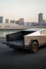 2025 Tesla Cybertruck Foundation Series - 1,100 km only