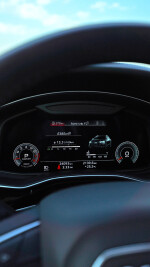 2023 Audi Q8 S line quattro - 24k km